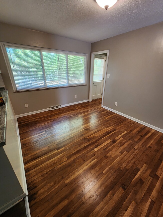 Photo - 6113 Foote Mineral Ln