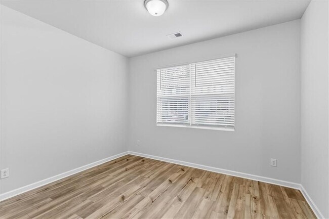 Photo - 2832 Saratoga Lake View