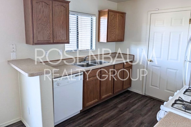 Photo - Charming 2-bedrooms, 2-baths duplex locate...