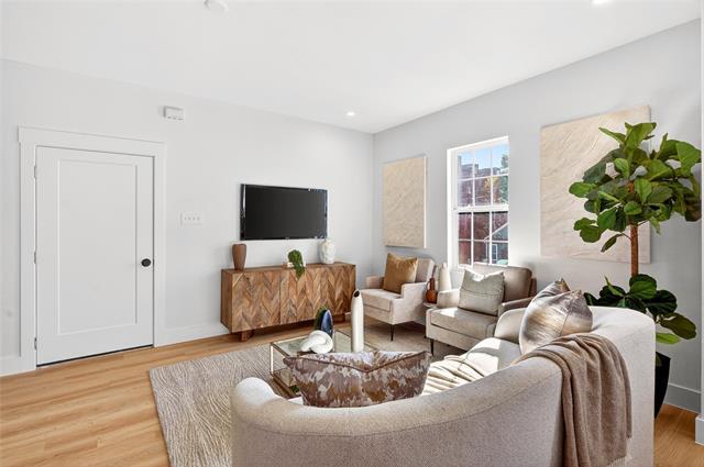 Photo - 439 W 9th St Unit 3