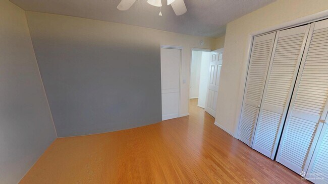 Photo - 700 W 1st St