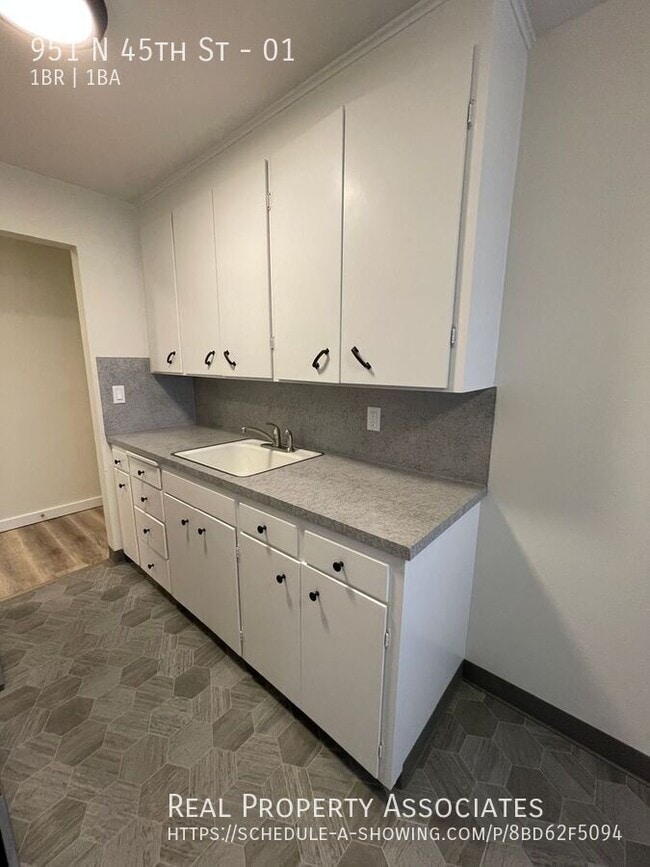 Photo - 951 N 45th St Unidad 01