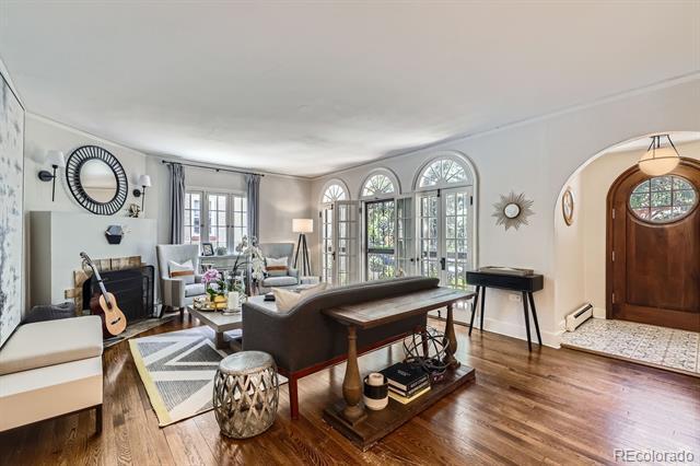 Photo - 2082 Cherry St