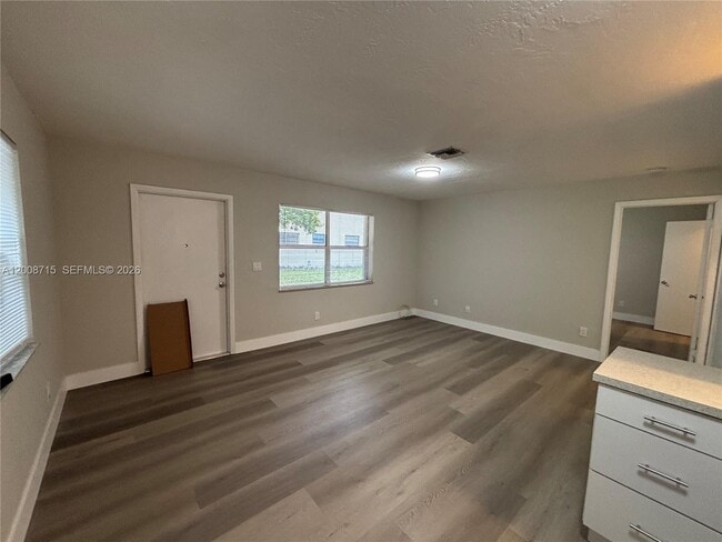 Photo - 1011 SW 8th St Unit D