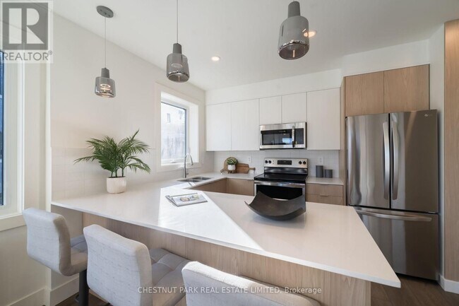 Photo - 1436 Avenue Rd