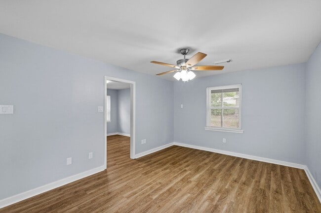Photo - 102 Pine Cir