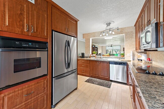 Photo - 15075 Witney Rd Unidad 108