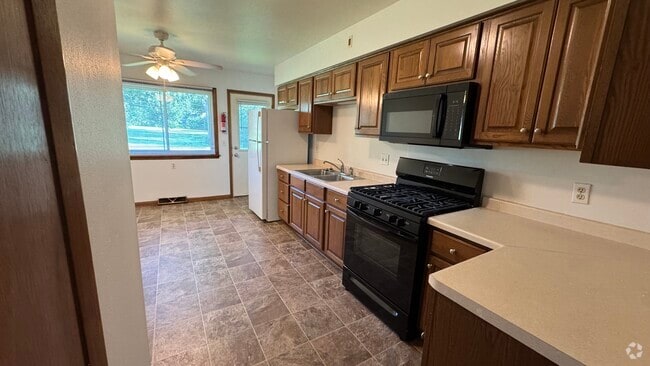 Building Photo - 37 W Klubertanz Dr Rental