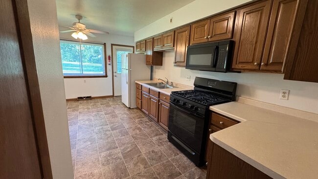 Building Photo - 37 W Klubertanz Dr Rental