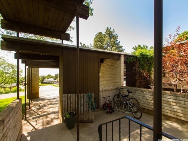 Photo - Charming 2-Bed Townhouse with 1.5 Baths in Serene UT Locale Unit 6