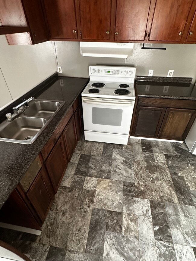 Photo - 32 Somerset Dr