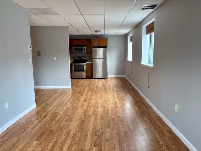 Sala de estar - 549 E 4th St Unidad B1