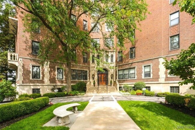Photo - 800 W Ferry St