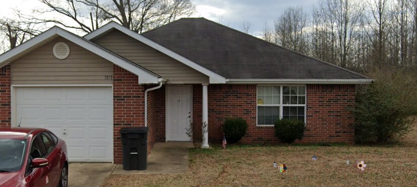 Photo - 1811 Forest Dr House