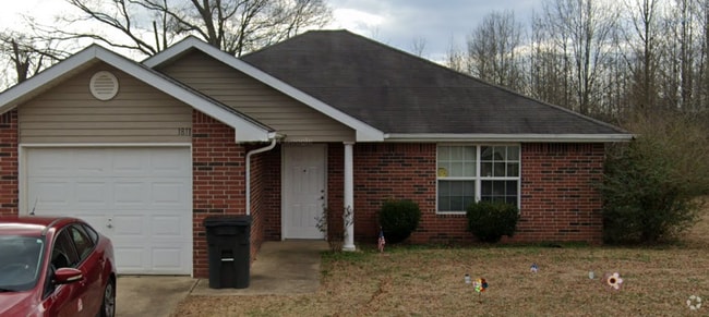Building Photo - 1811 Forest Dr Rental