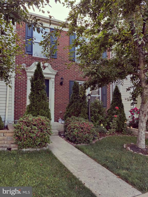 Building Photo - 211 Shirley Square SE