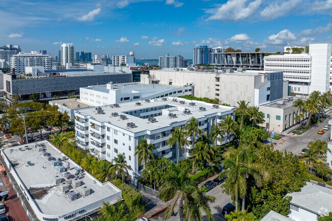 Photo - Chic Place at Lincoln