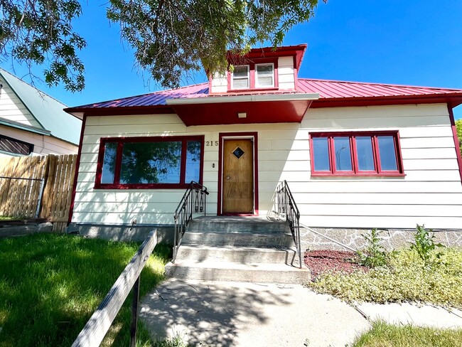 Charming 2 Bed, 1 Bath Home with Modern Co... - Charming 2 Bed, 1 Bath Home with Modern Co...