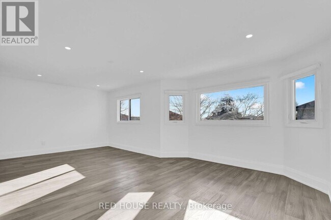 Photo - 985 Sandcliff Dr