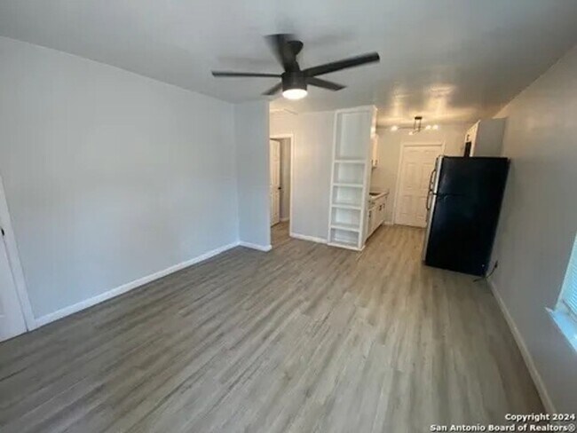 Photo - 3038 Weir Ave Unidad 3040 Weir Ave