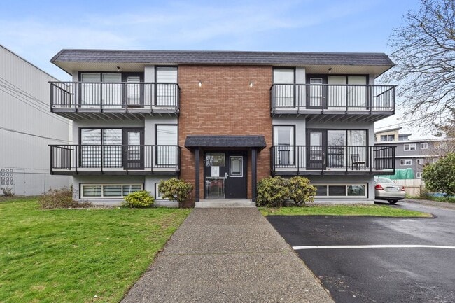 Building Photo - 46117 Gore Avenue11 Unit 11