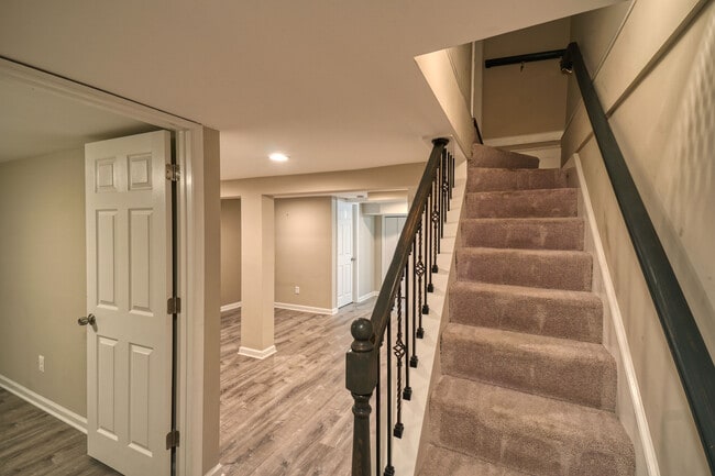 Photo - 28 54th St SE