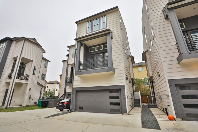 Building Photo - 1537 W 24th St Unit C