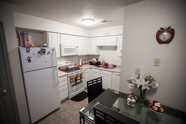 Building Photo - Cross Park Ave Apartments Unit 845-1B