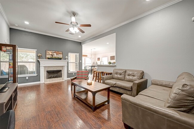 Photo - 7905 Livingston St