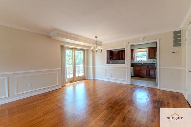 Photo - 945 Stormont Cir