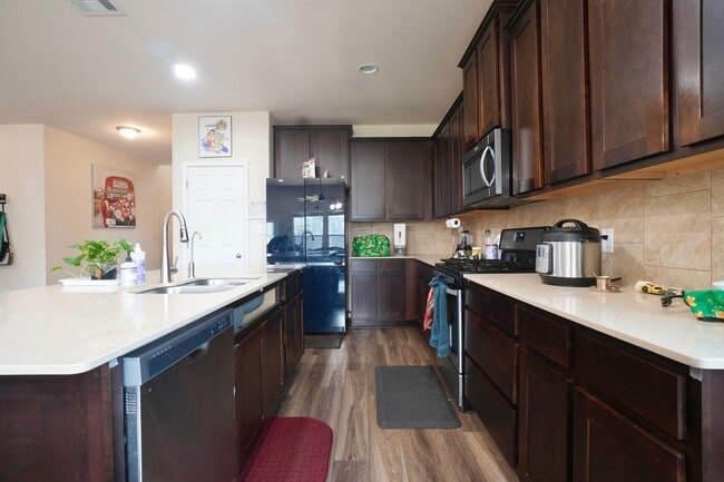 Photo - 445 Arrowhead Vine St