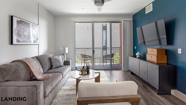 Photo - 2323 E Highland Ave Unidad 2232