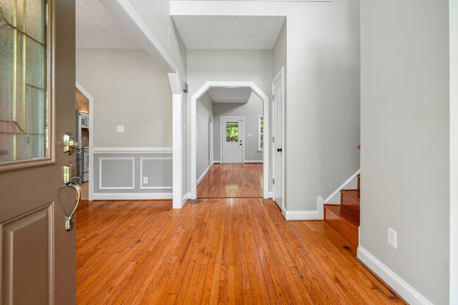 Photo - 619 Greyshire Dr