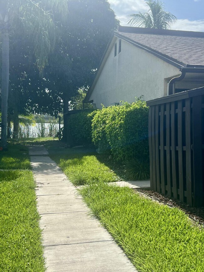 3104 Waterview Cir