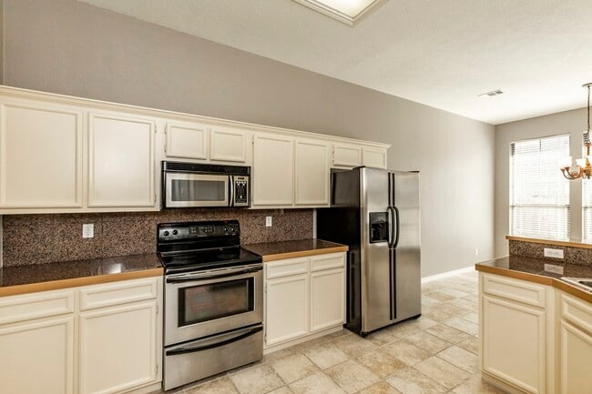 Photo - 434 Harbor Oaks Dr