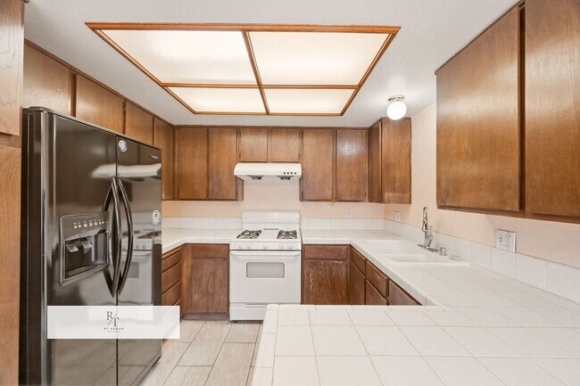 5934 1/2 Alessandro Ave