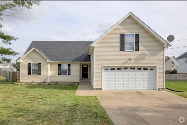 Building Photo - Freshly Renovated Three Bedroom with Bonus Rental