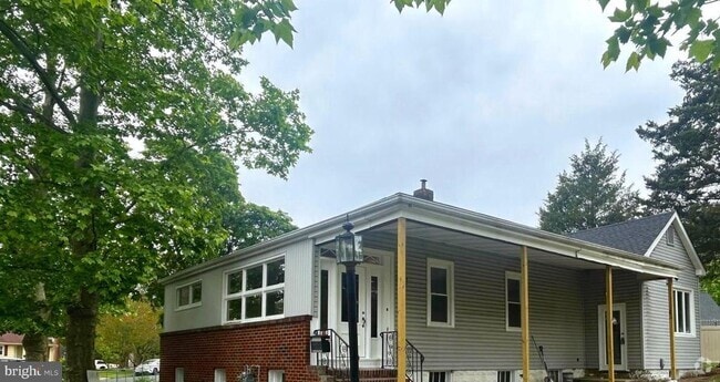 Building Photo - 405 Lake Ave Rental