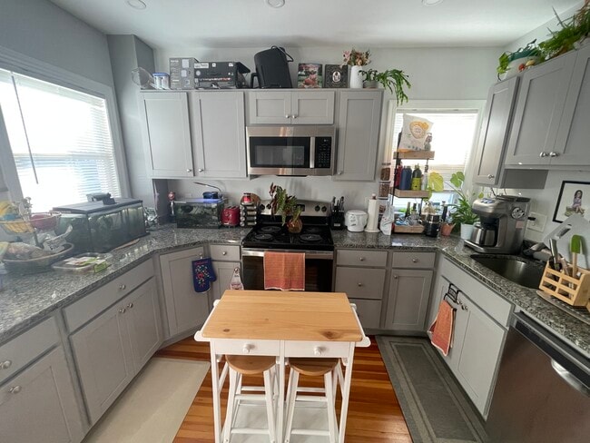 Building Photo - 10 Trapelo Rd Unit 3