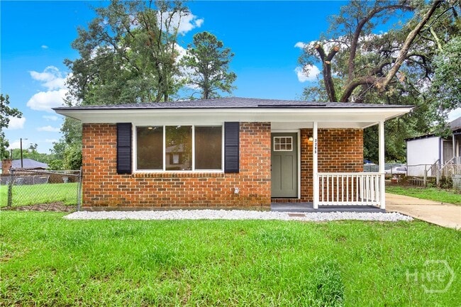 Building Photo - 2205 Iowa St Rental