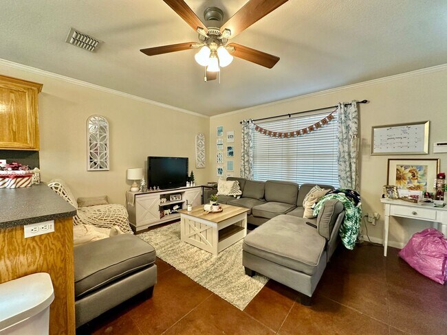 Photo - 1018 Bagby Ave Unit A