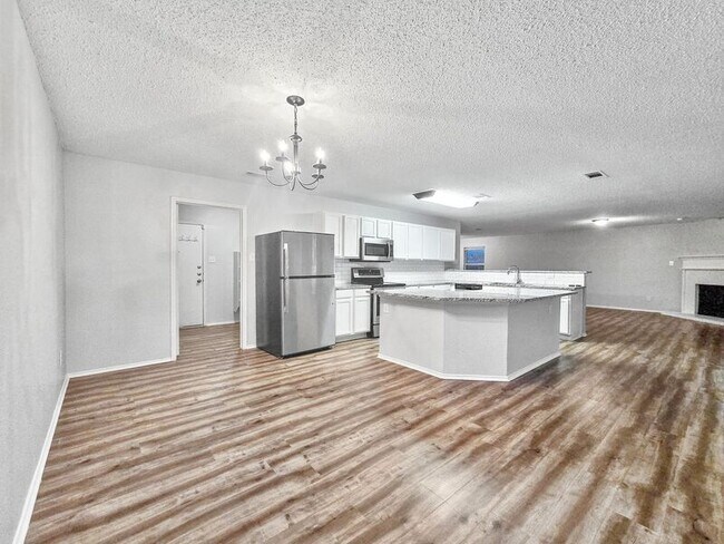 Photo - 107 Gayleh Ln