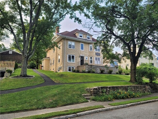 Photo - 141 Bourne Ave Unidad 2