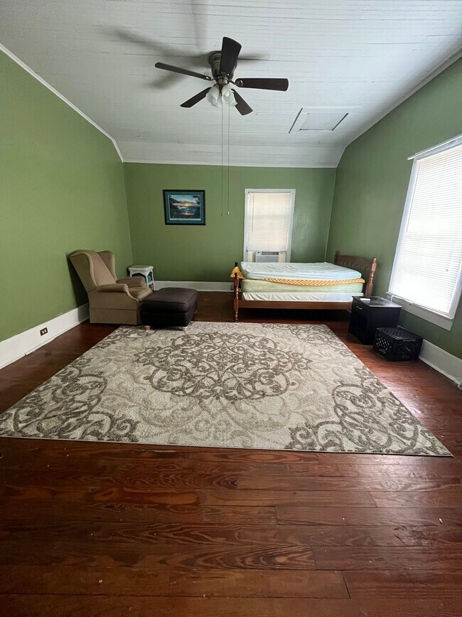 Photo - 109 Church St