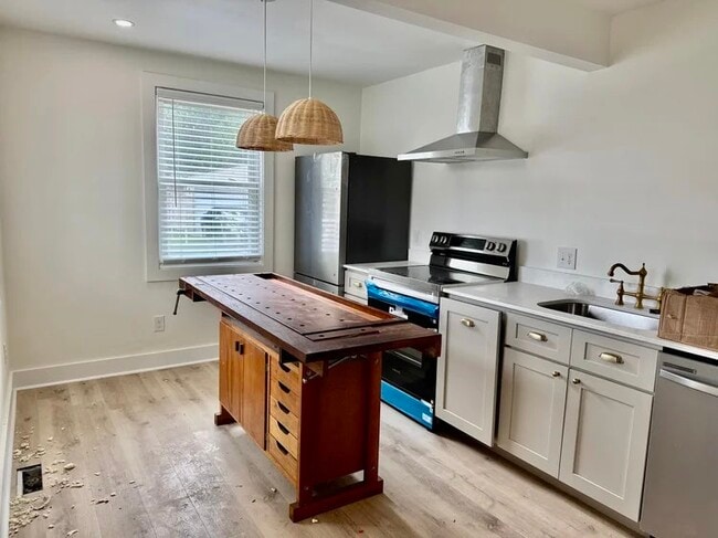 Photo - 2850 Appleton Ave