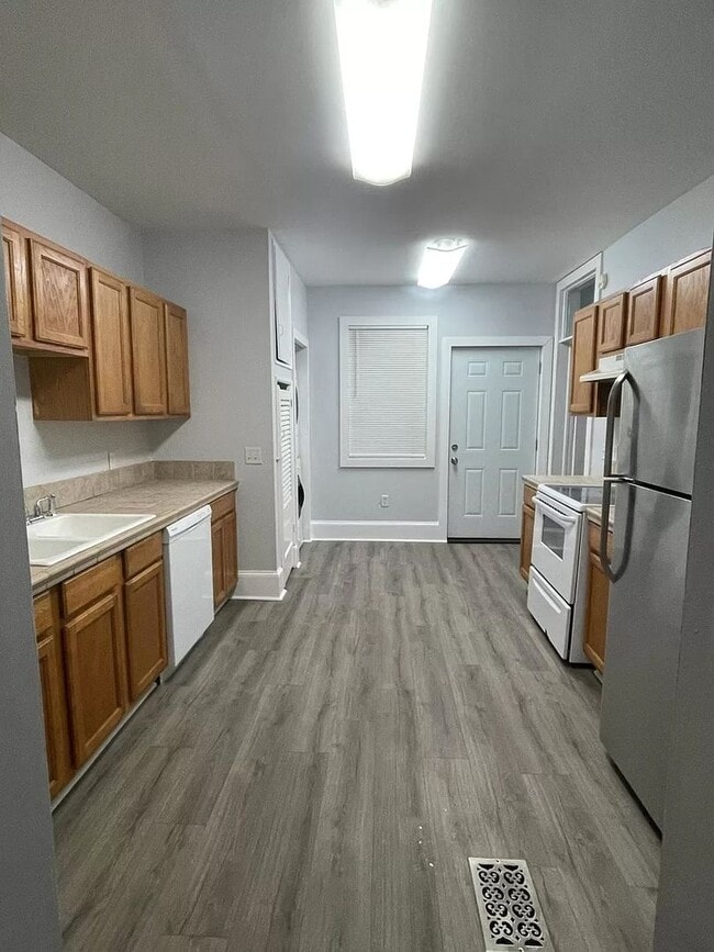 Photo - 643 E Henry St Unit 643 E Henry St -  B