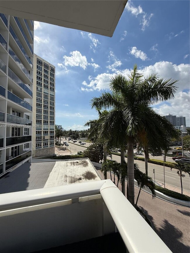 Building Photo - 3140 S Ocean Dr Unit 310