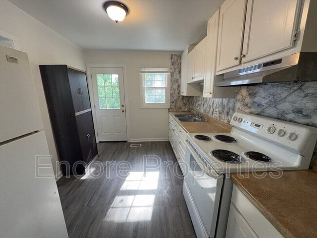 Photo - 2731 Knowles St