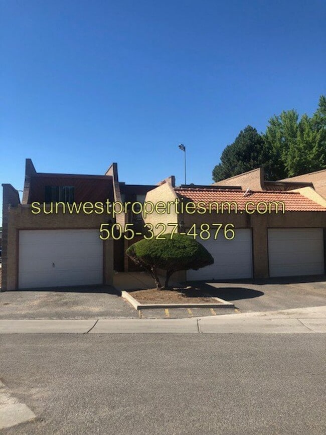 Building Photo - 2 Bedroom, 1.5 Bathroom with Garage