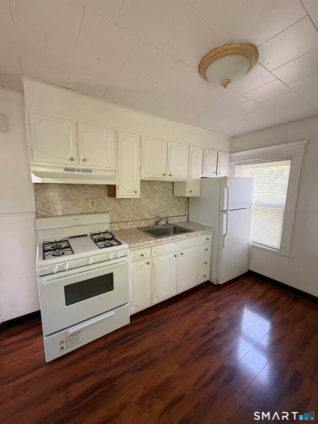 Photo - 225 Whiting Ln